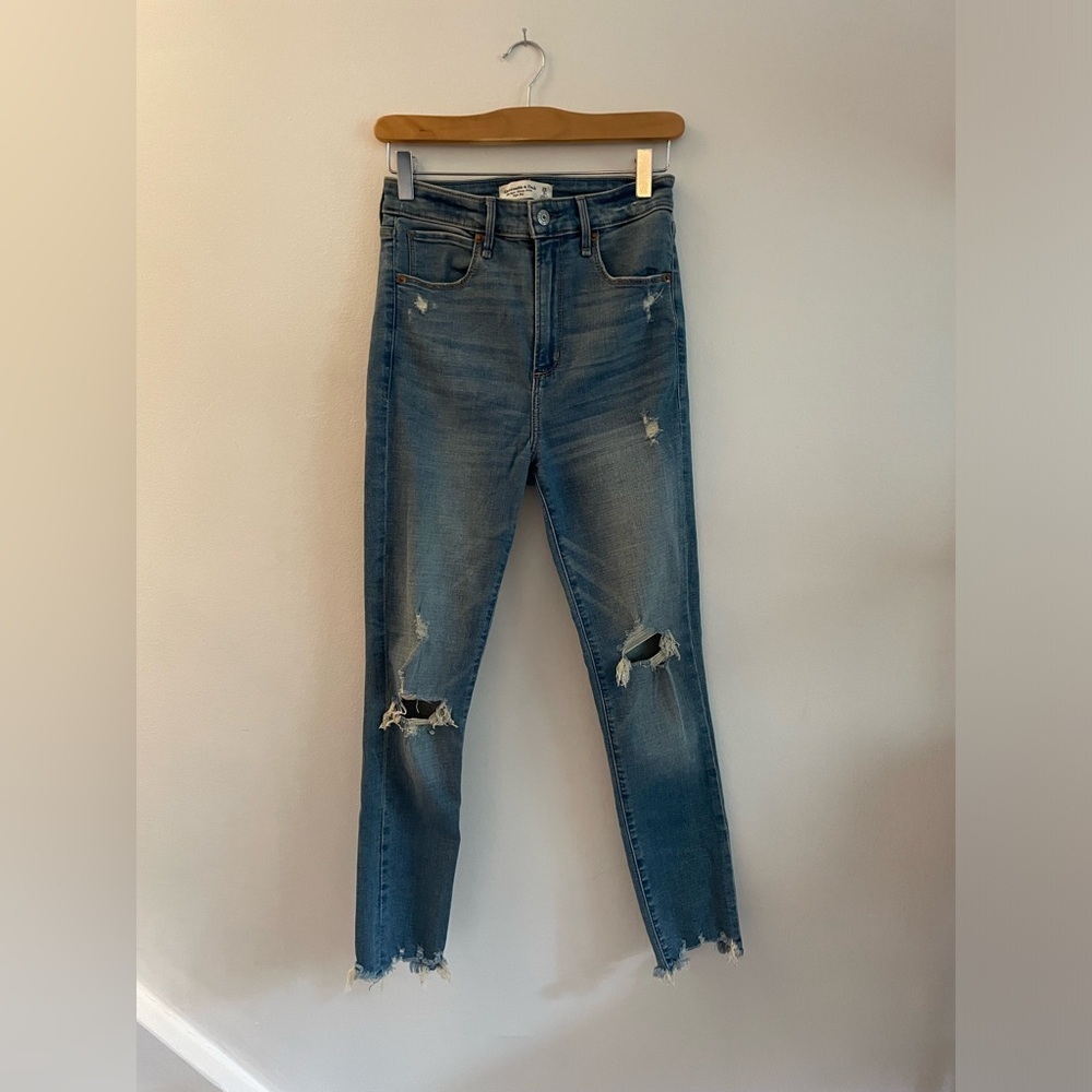 Abercrombie & Fitch Super Skinny Ankle High Rise Visco Girl Distressed Jeans 26W